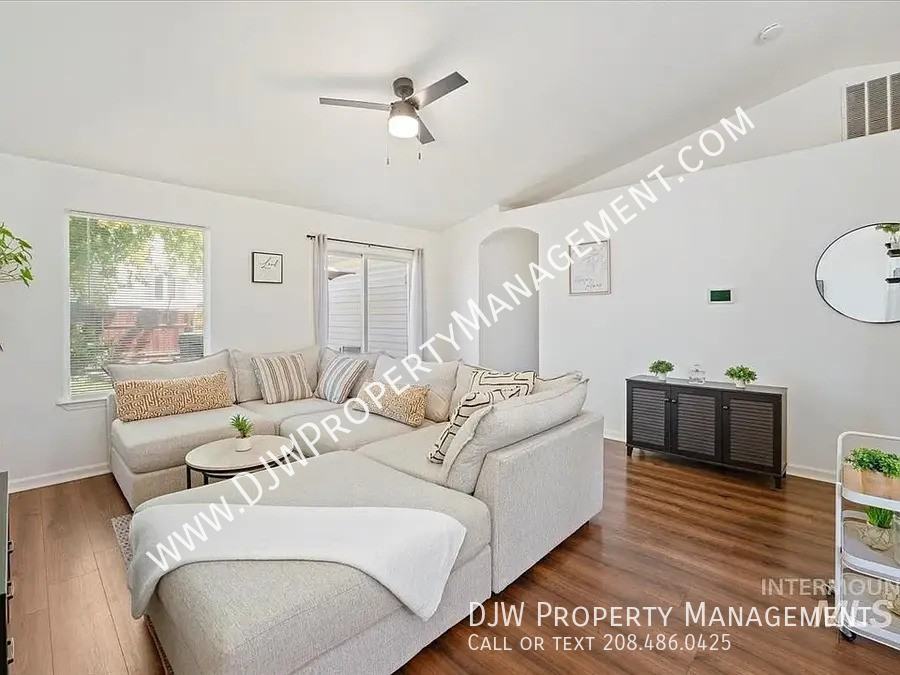 1916 W Havenwood Ave - Photo 3 of 14