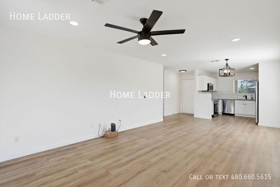 16030 W Woodlands Ave - Photo 4 of 36