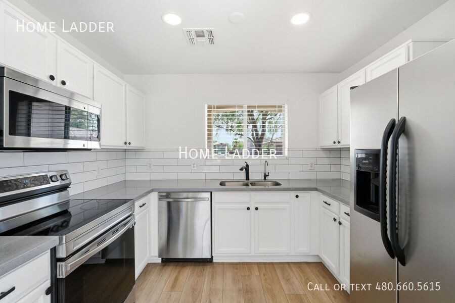 16030 W Woodlands Ave - Photo 6 of 36