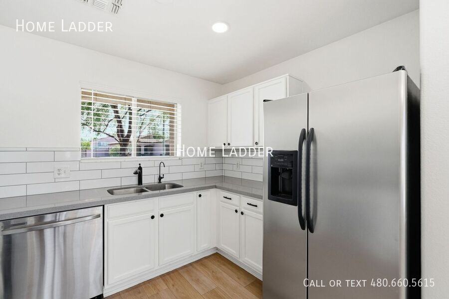 16030 W Woodlands Ave - Photo 7 of 36