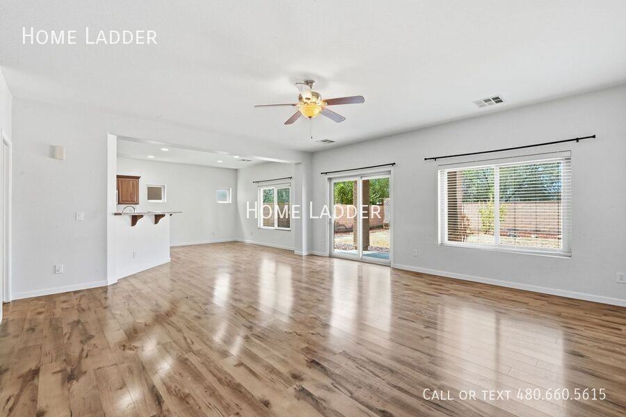 18428 N Jameson Dr - Photo 5 of 47