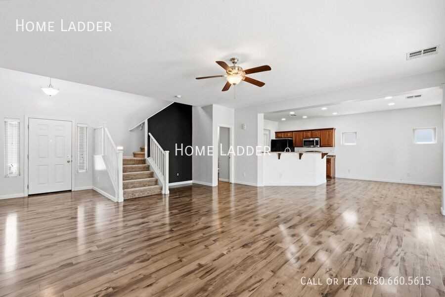 18428 N Jameson Dr - Photo 6 of 47