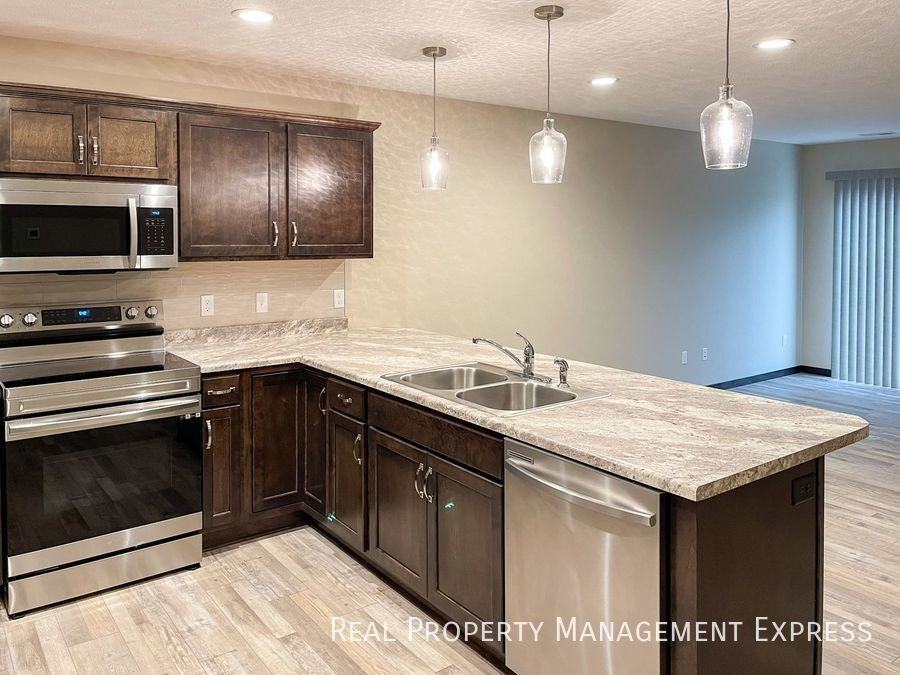 9617 W Broek Dr - Photo 3 of 15