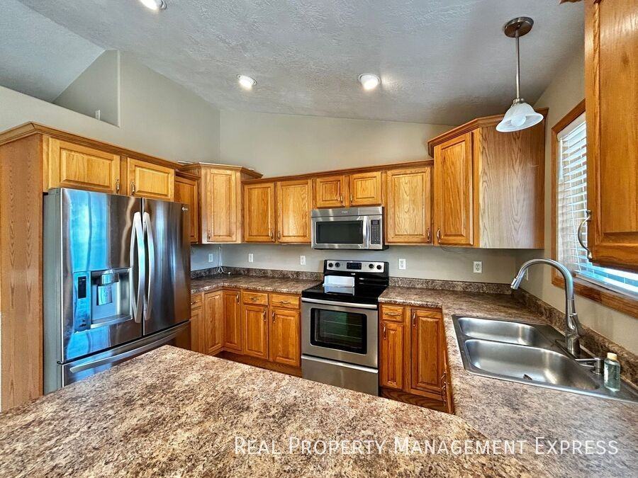 7636 S Rose Crest Ct - Photo 3 of 24