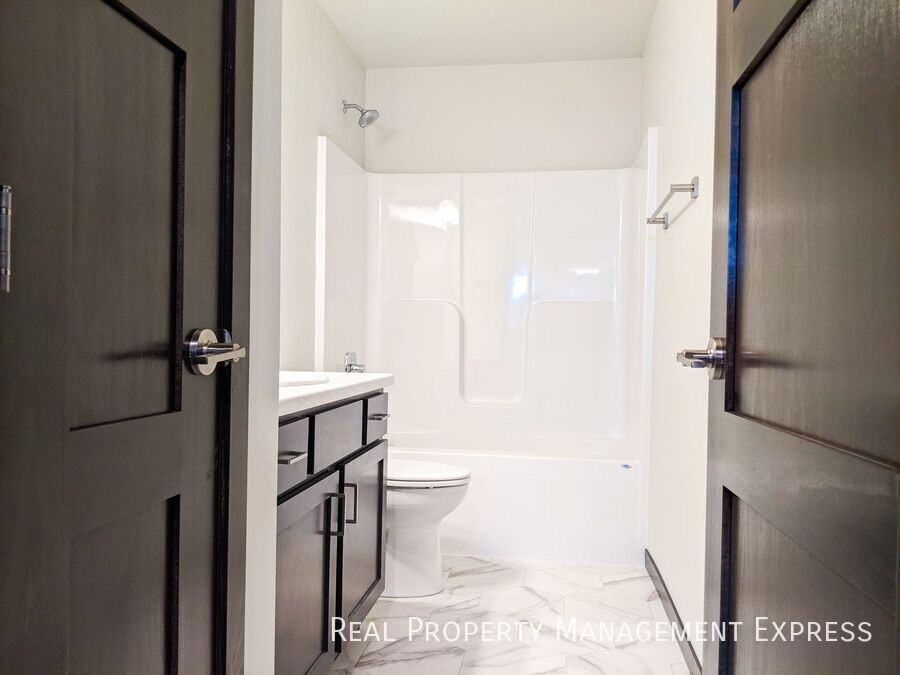 5414 S Dubuque Ave - Photo 5 of 17