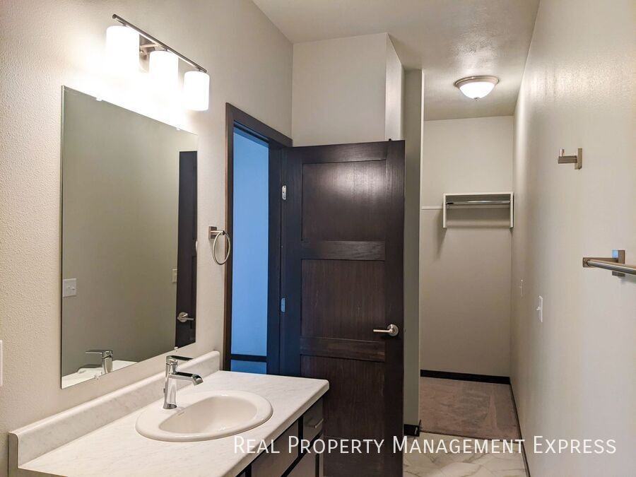 5414 S Dubuque Ave - Photo 6 of 17
