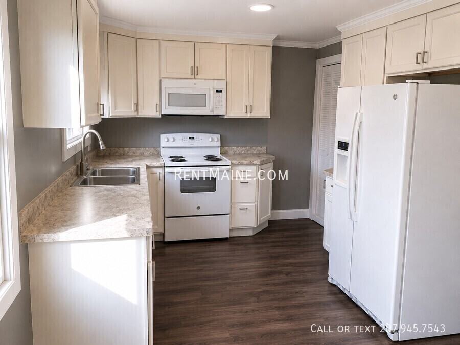 676 College Ave - Photo 3 of 23