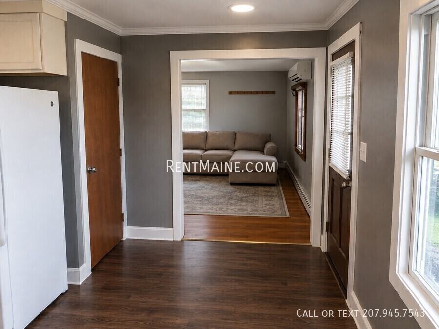 676 College Ave - Photo 4 of 23