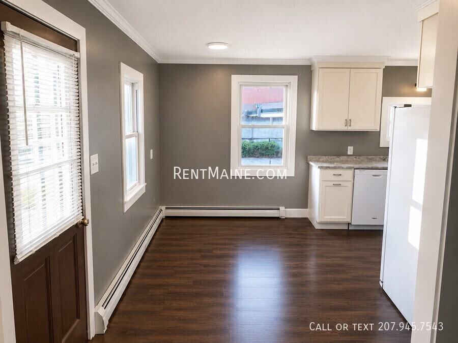 676 College Ave - Photo 5 of 23