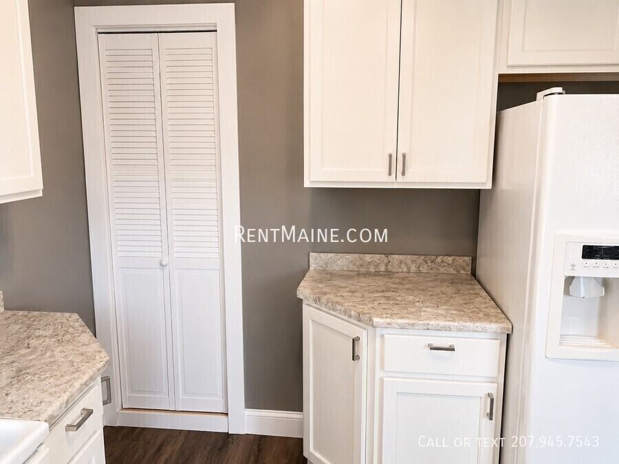 676 College Ave - Photo 6 of 23