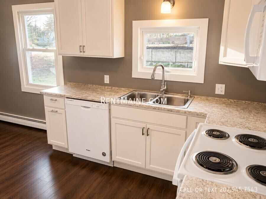 676 College Ave - Photo 7 of 23