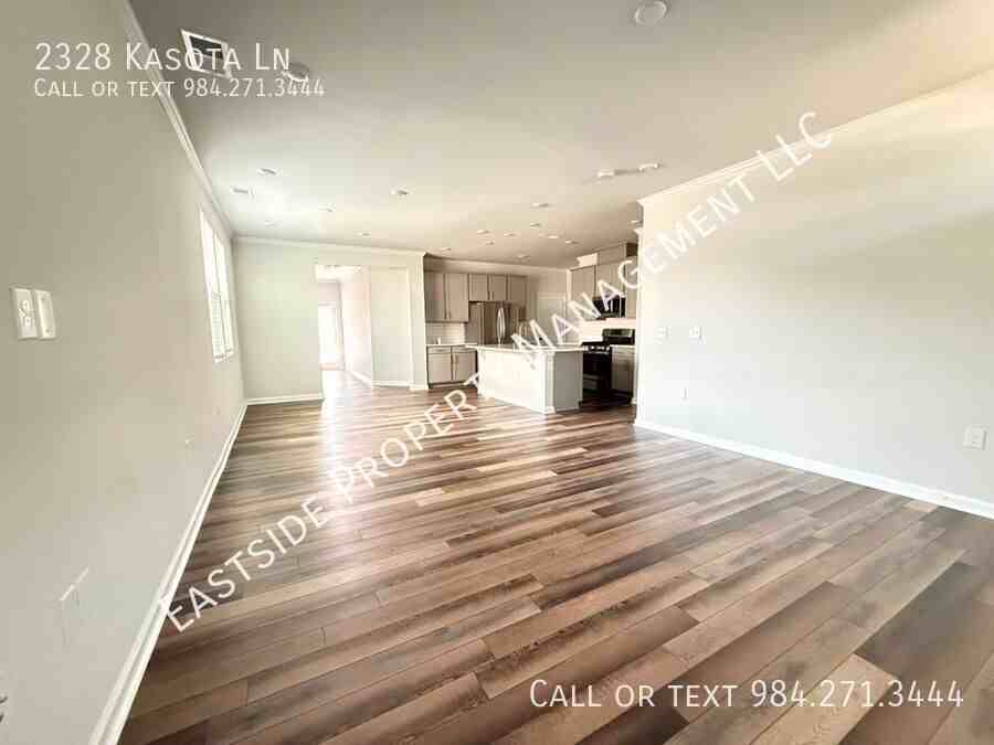 2328 Kasota Ln - Photo 3 of 26