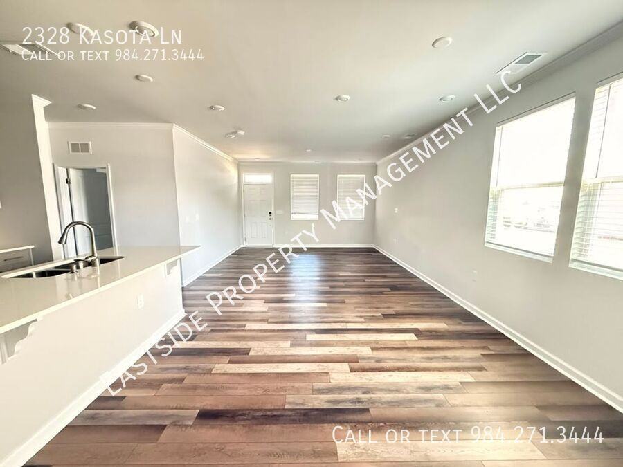 2328 Kasota Ln - Photo 4 of 26