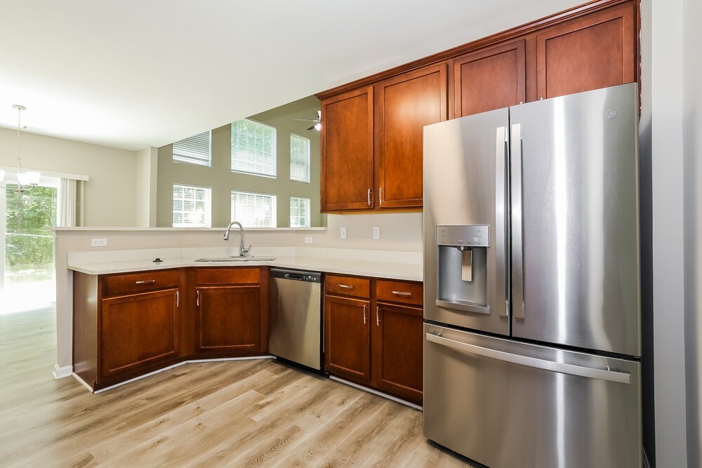 3996 Yosemite Park Ln - Photo 7 of 17