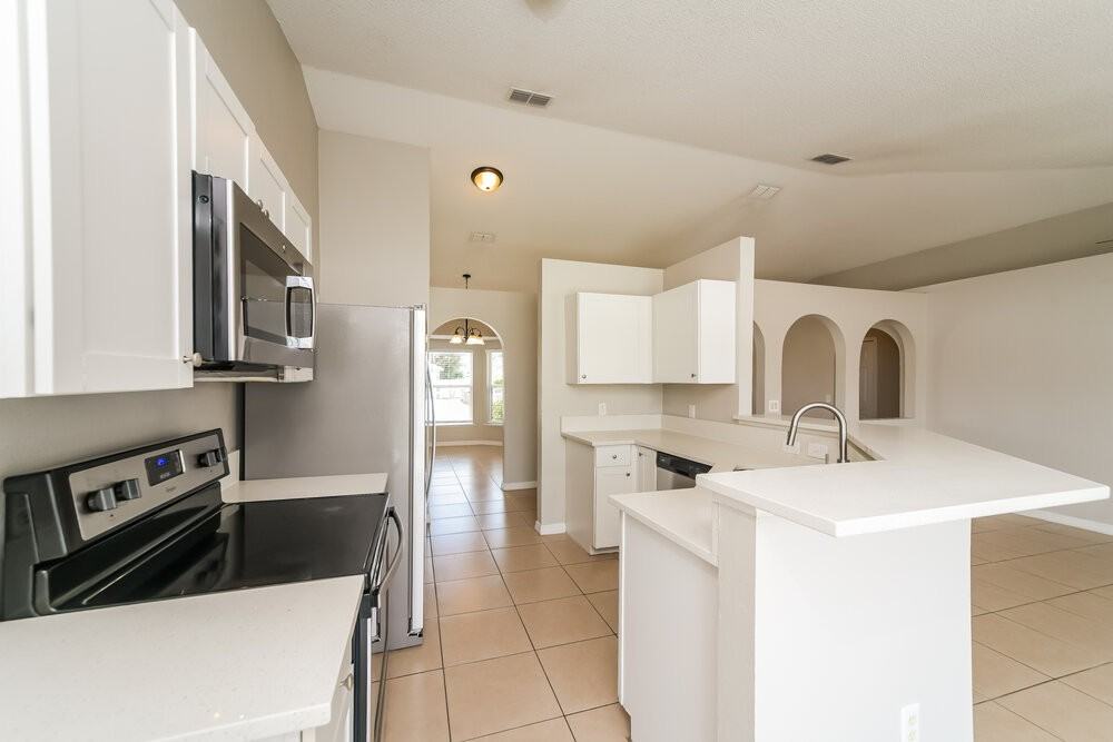 330 Medina Ct - Photo 7 of 16