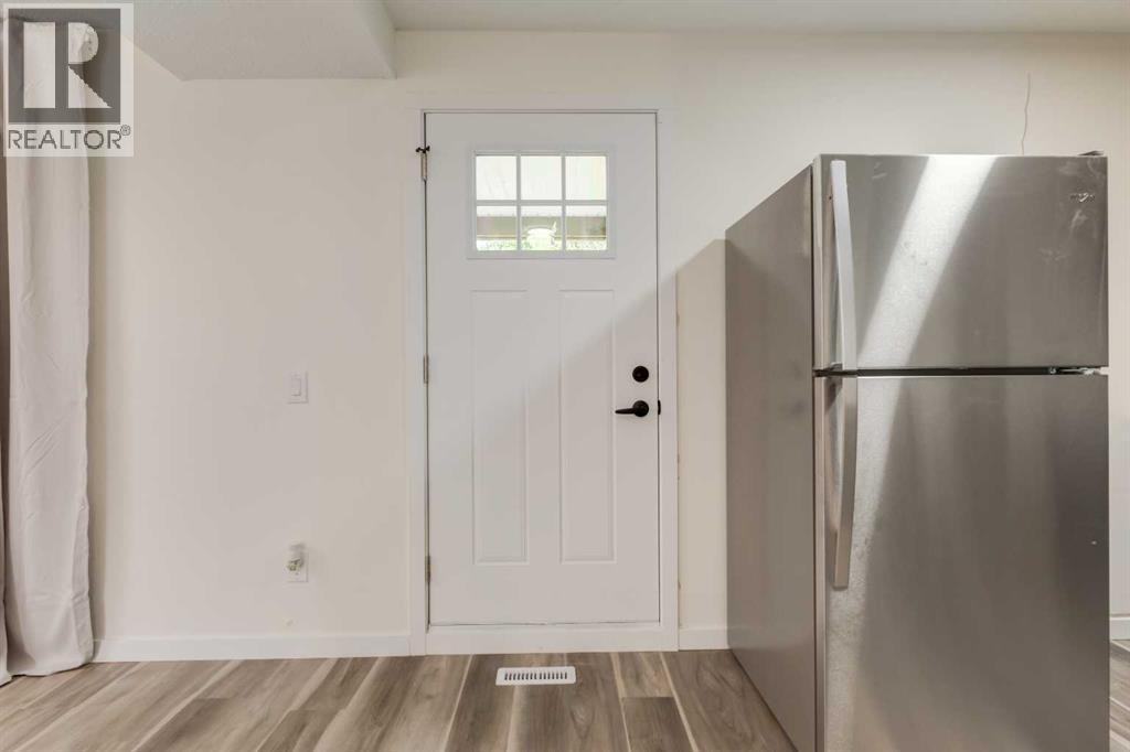 4627 73 St Nw - Photo 3 of 28