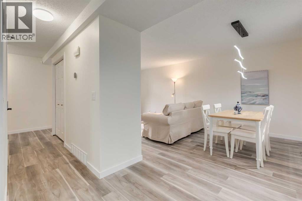 4627 73 St Nw - Photo 4 of 28