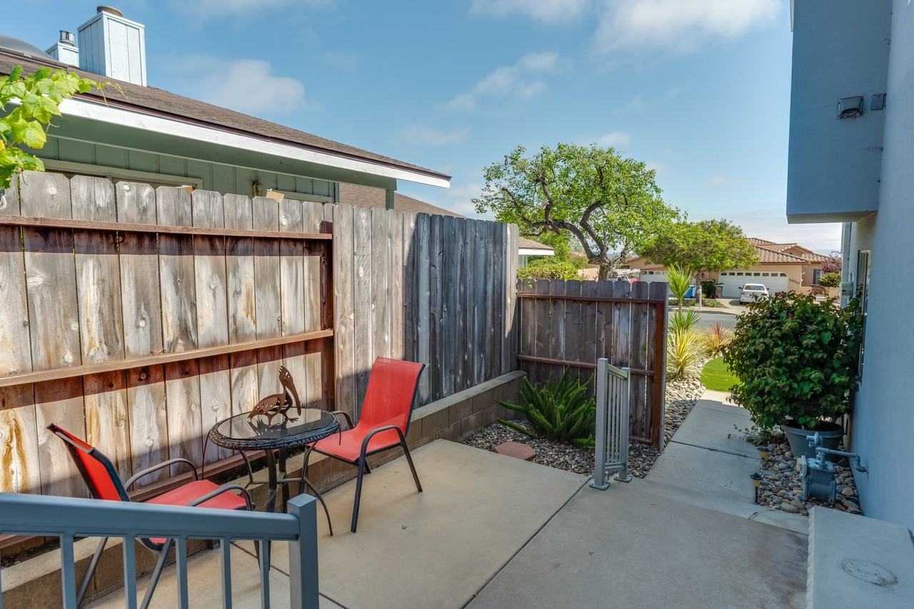 1951 Brighton Ave - Photo 4 of 10