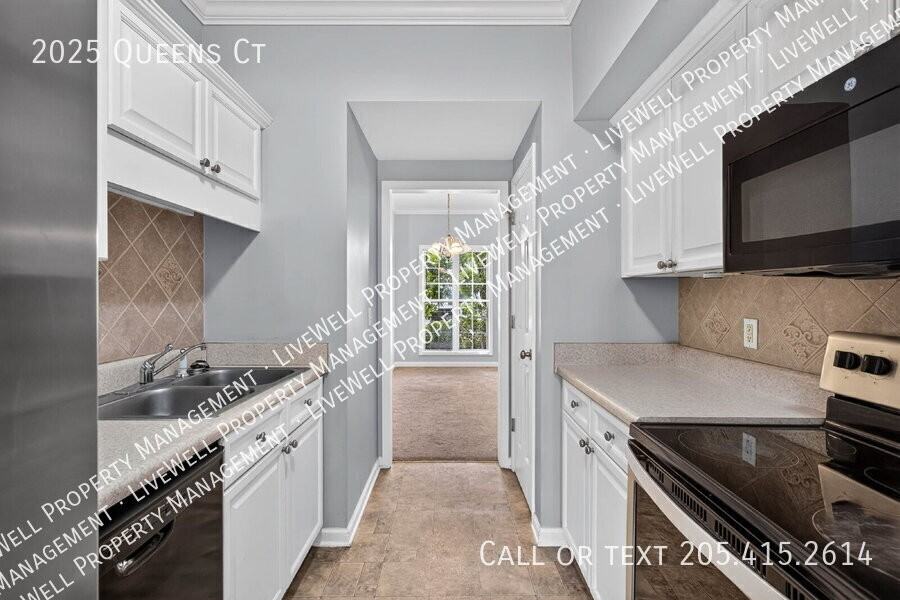 2025 Queens Ct - Photo 5 of 31