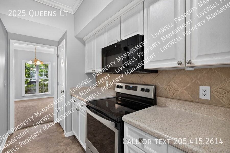 2025 Queens Ct - Photo 3 of 31