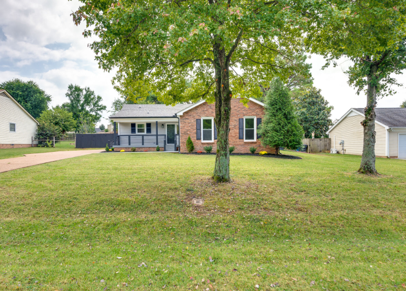 520 Riverview Dr - Photo 3 of 44