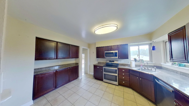 2230 Marshall St - Photo 7 of 24