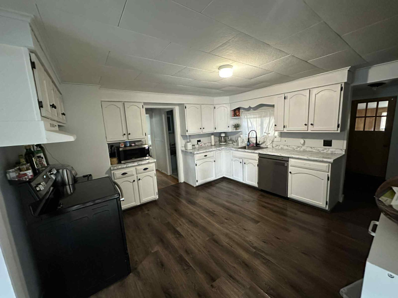 134 School St - Photo 3 of 6
