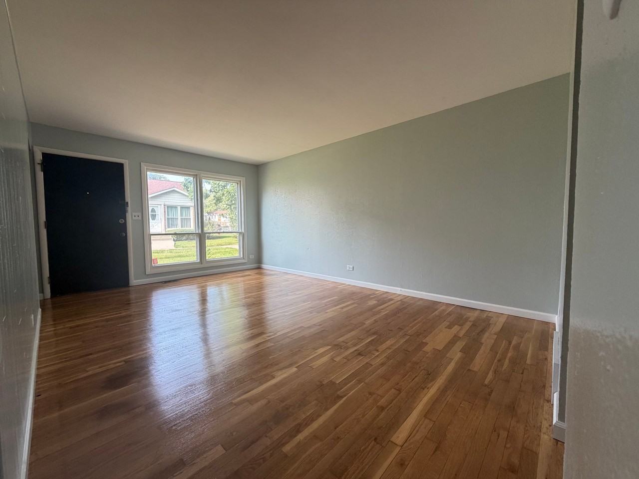 1068 Bristol Ct - Photo 2 of 7