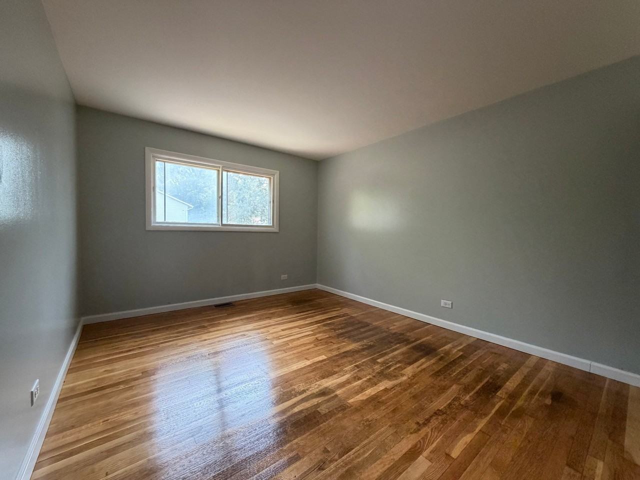 1068 Bristol Ct - Photo 3 of 7