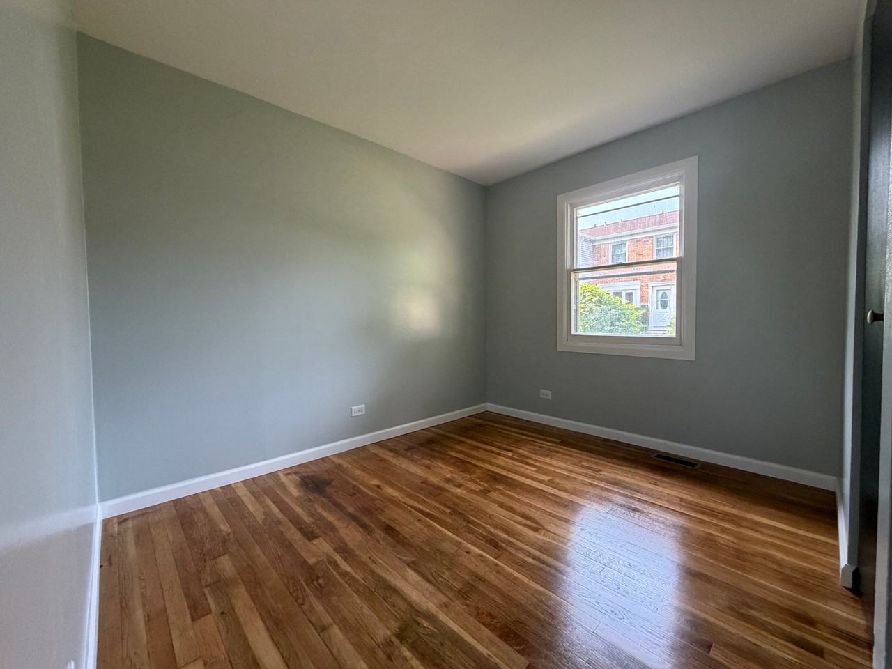 1068 Bristol Ct - Photo 5 of 7