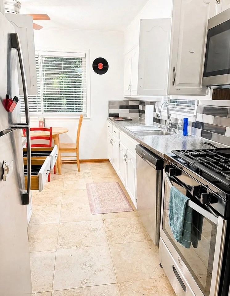 1445 E Lynn Dr - Photo 4 of 18