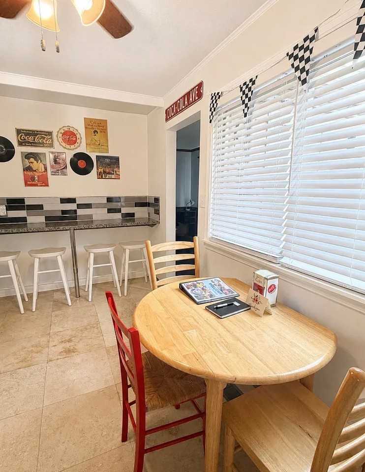 1445 E Lynn Dr - Photo 7 of 18