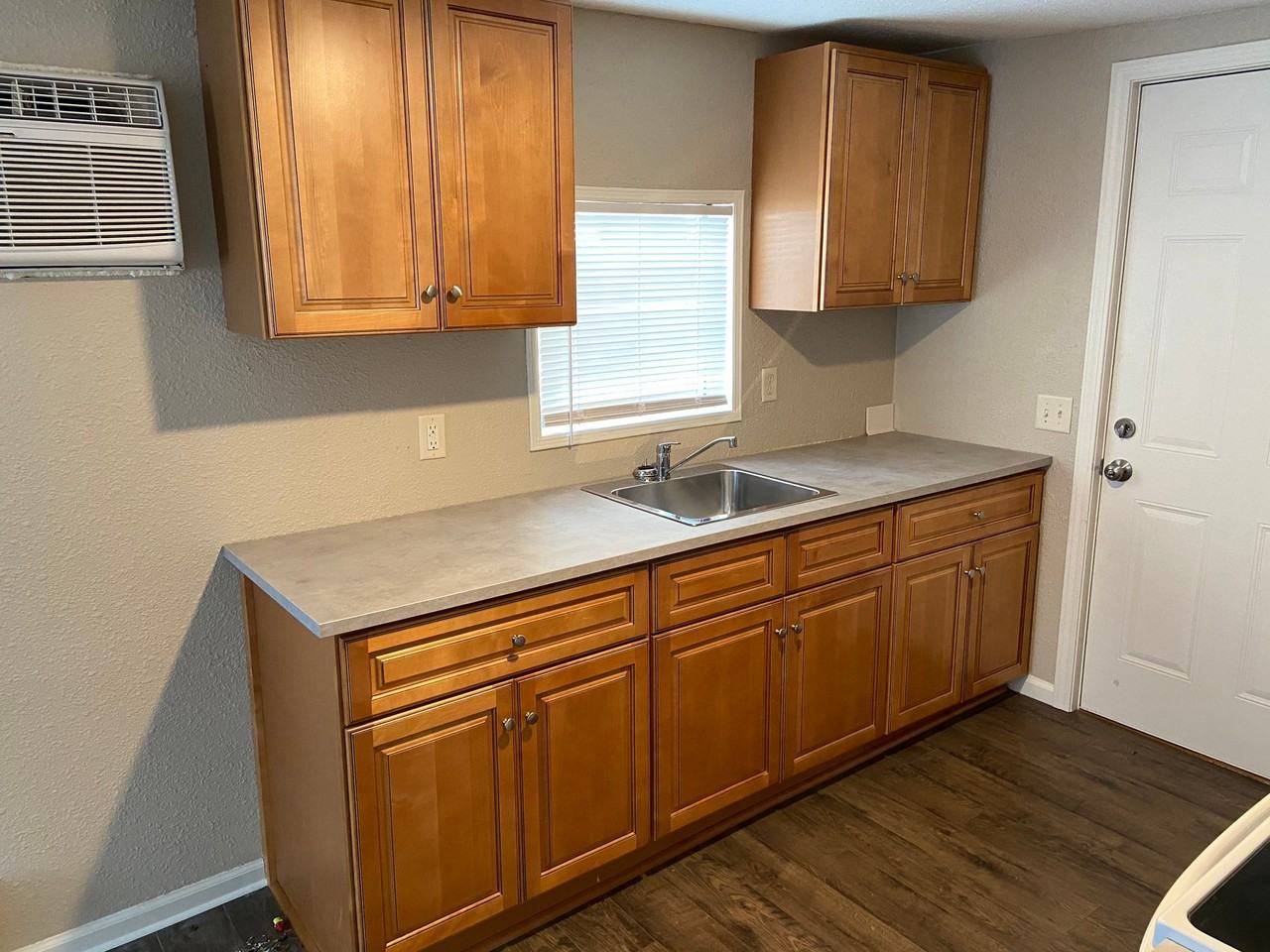 307 N Main St - Photo 2 of 6