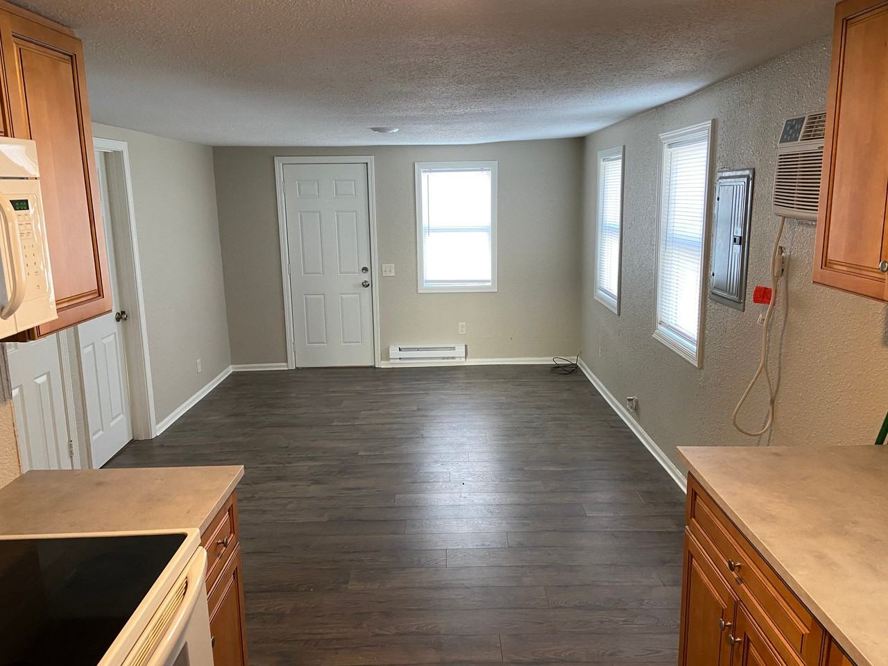 307 N Main St - Photo 3 of 6