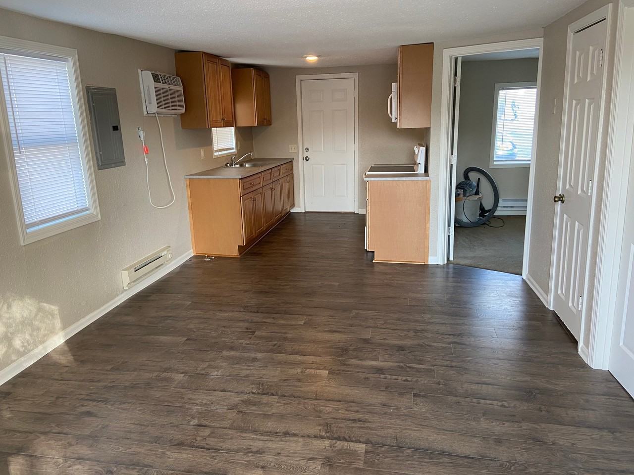 307 N Main St - Photo 4 of 6