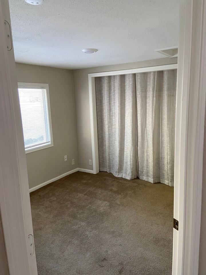 307 N Main St - Photo 5 of 6