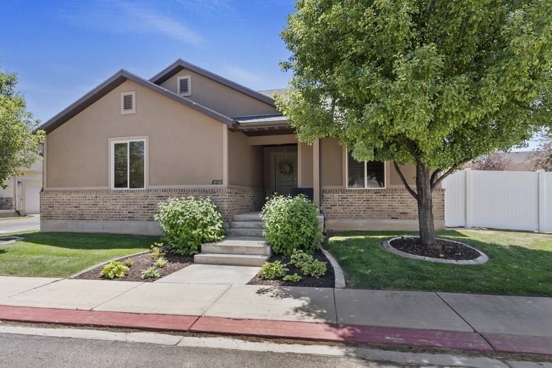 1025 N Apple Seed Ln - Photo 2 of 30