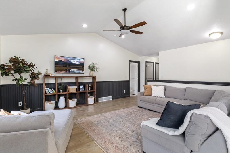 1025 N Apple Seed Ln - Photo 4 of 30