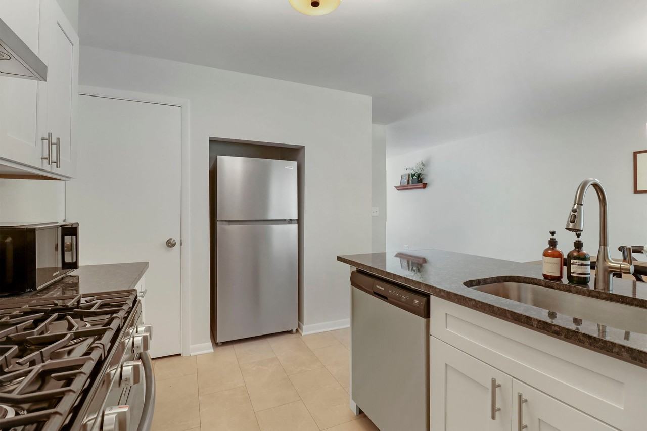 2309 Western Ave #2311 - Photo 6 of 10