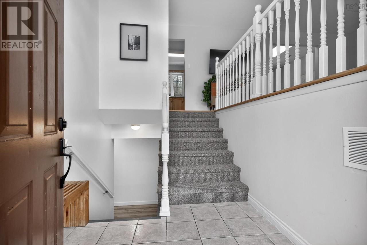38 Charles Meade Drive - Photo 5 of 28