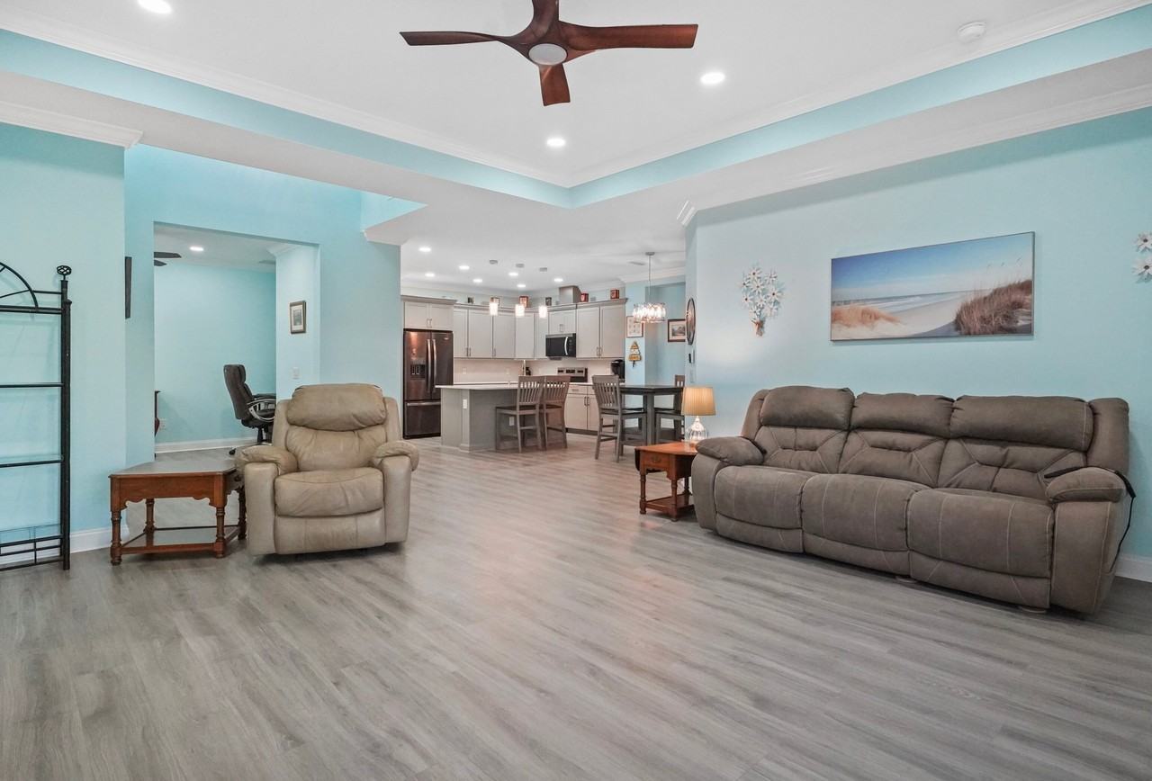 8488 Hang Loose Ct - Photo 4 of 20