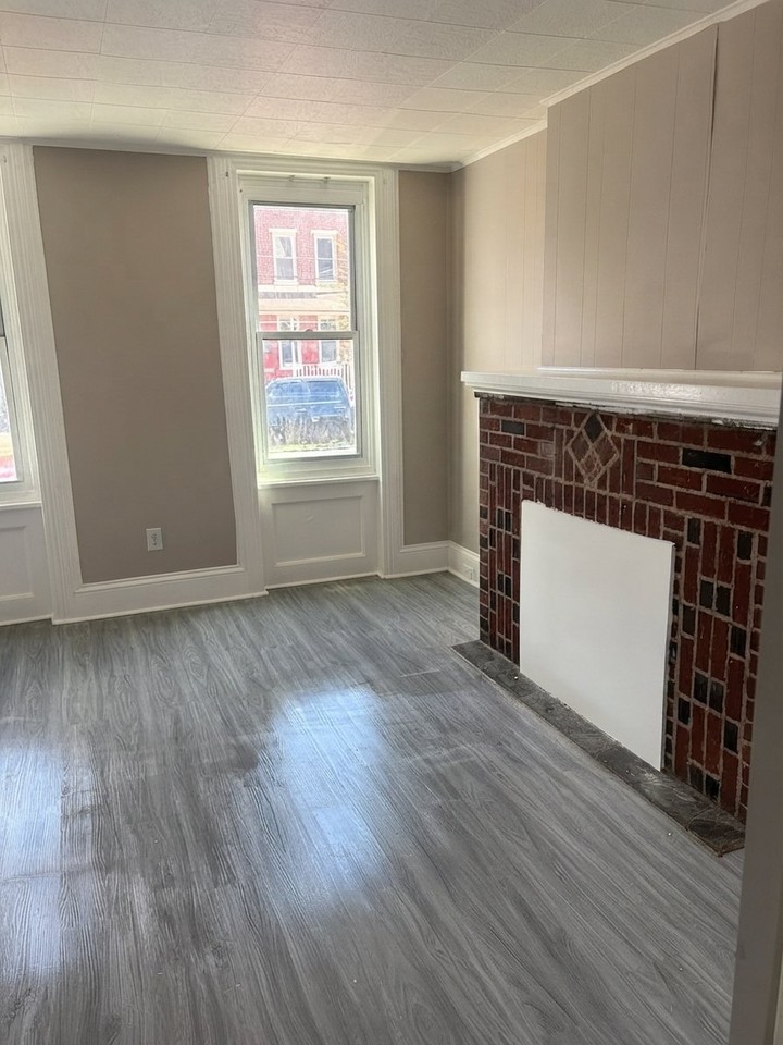 32 Tyler St #1 - Photo 3 of 5