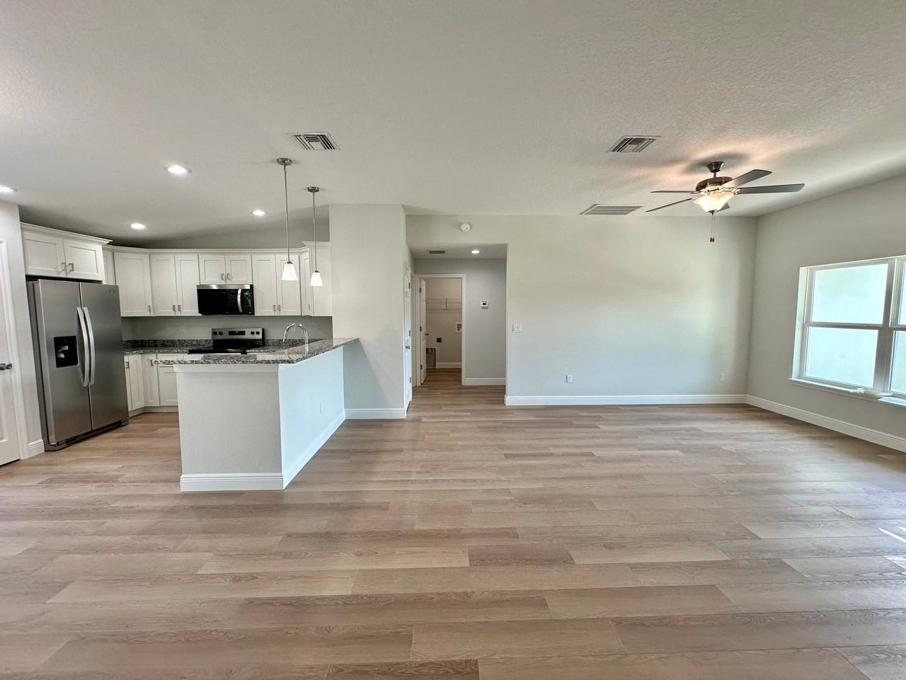 605 Abarth Ave - Photo 3 of 15