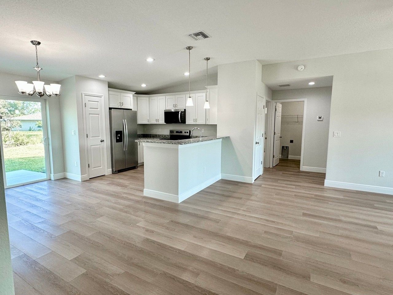 605 Abarth Ave - Photo 4 of 15