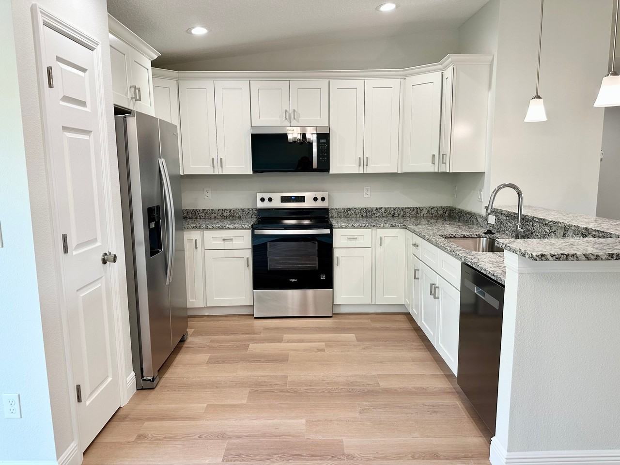 605 Abarth Ave - Photo 5 of 15