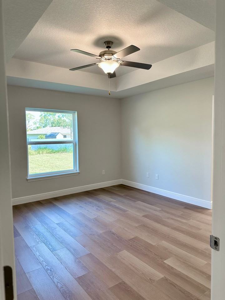 605 Abarth Ave - Photo 7 of 15
