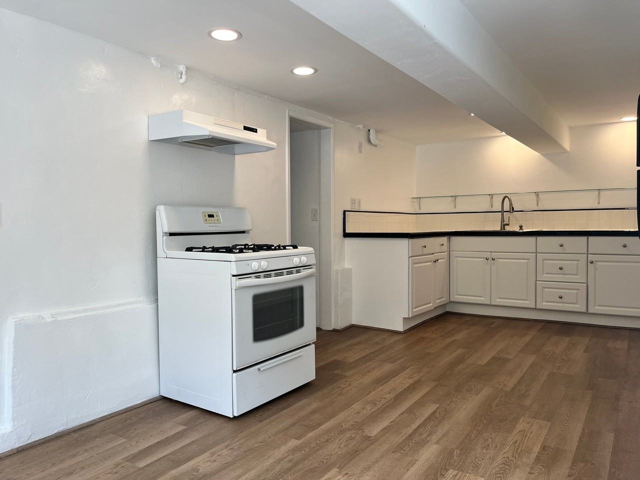 1422 Summit Ave #B - Photo 2 of 14