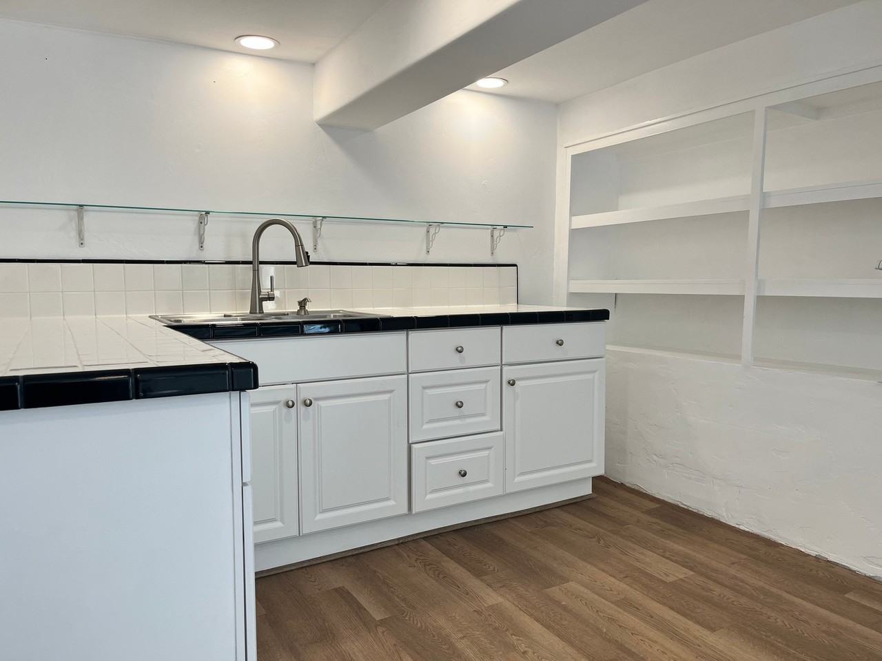 1422 Summit Ave #B - Photo 3 of 14