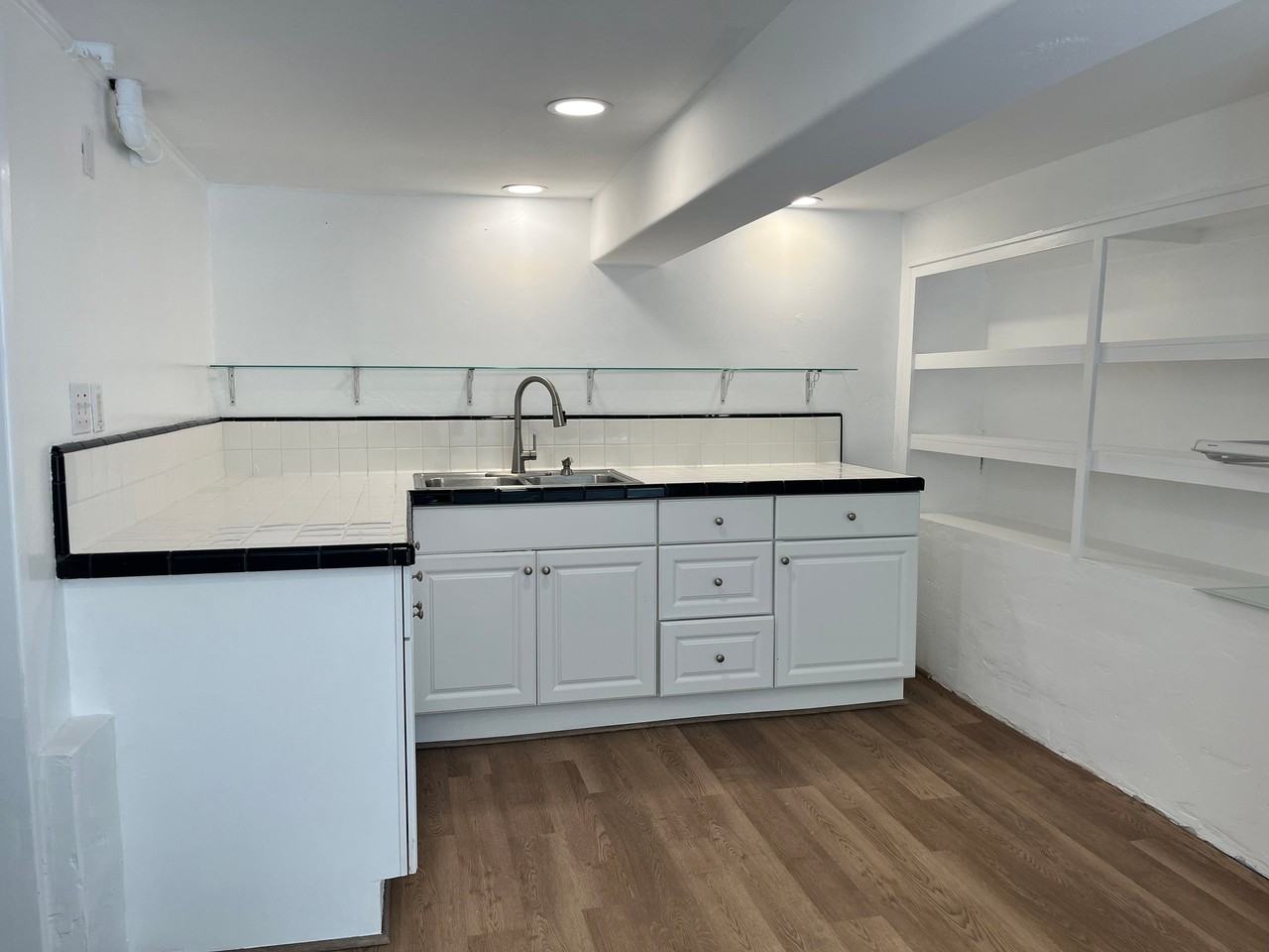 1422 Summit Ave #B - Photo 5 of 14