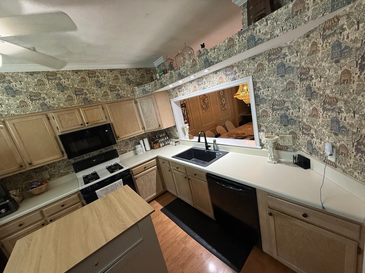 842 S Lake Cir - Photo 2 of 26